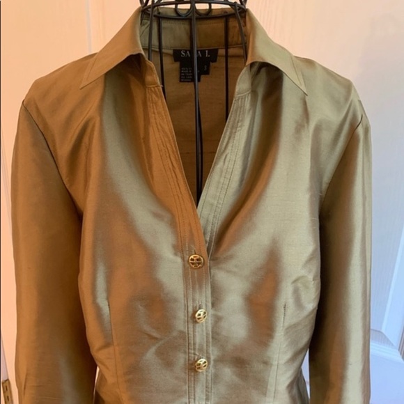 100% Silk blouse Gold button up top small - Picture 14 of 16